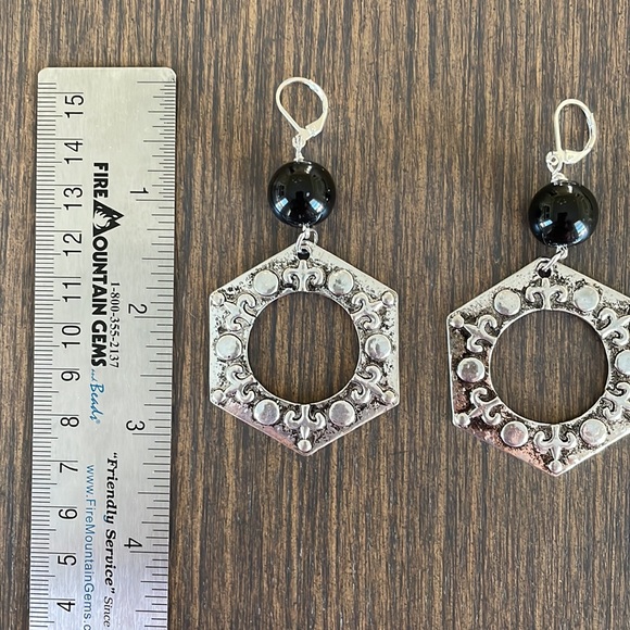 HAND CRAFTED EARRINGS Oversized Distressed Silvertone Hexagon Black Glass Beads - Picture 3 of 12